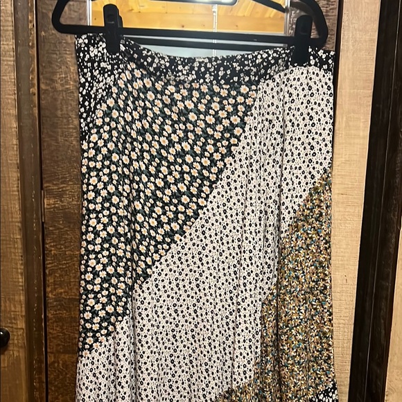 UMGEE Chic Asymmetrical floral skirt - Picture 8 of 8